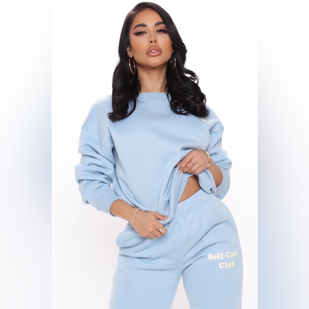 3/$50 🩵 FashionNova Sweatshirt